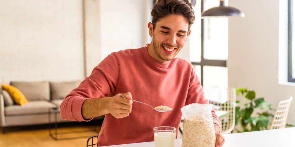 Studies have shown that oats and oatmeal can help people lose weight , lower blood sugar levels and reduce the risk of heart disease and cancer.